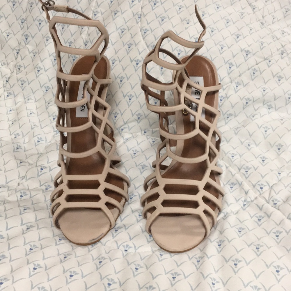 Nude/pink heels